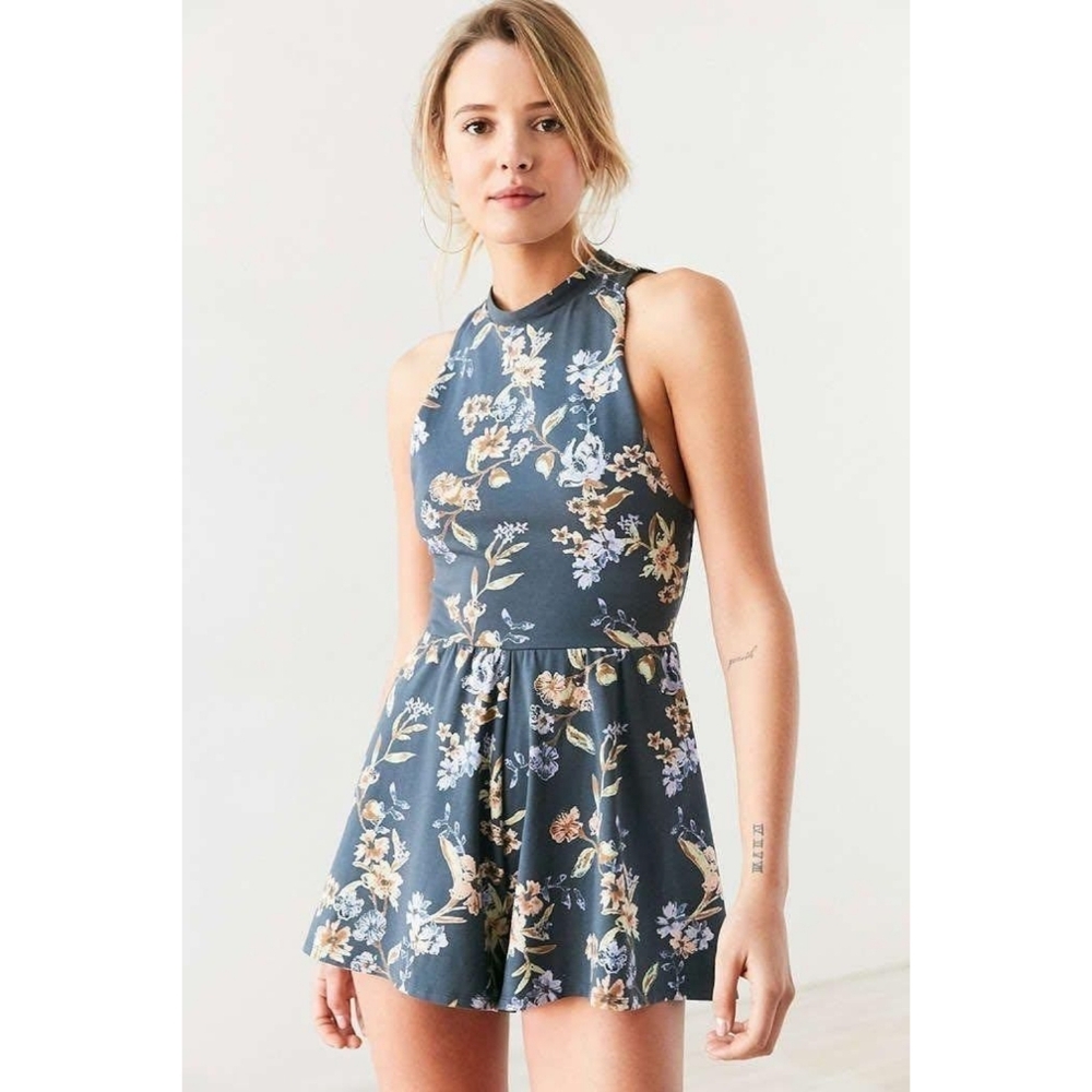 Kimchi Blue M UO Rebecca Floral Mock Neck Romper M